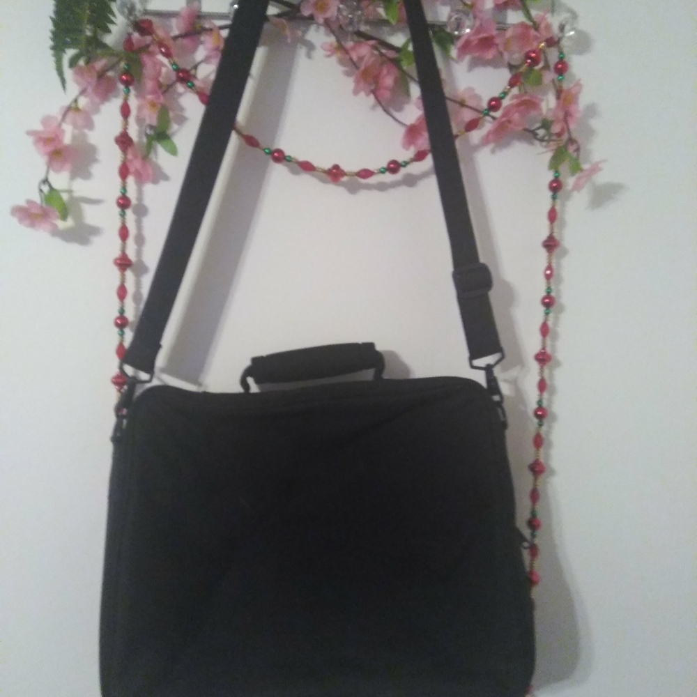 Kensington Classic Adjustable Computer Case - image 3